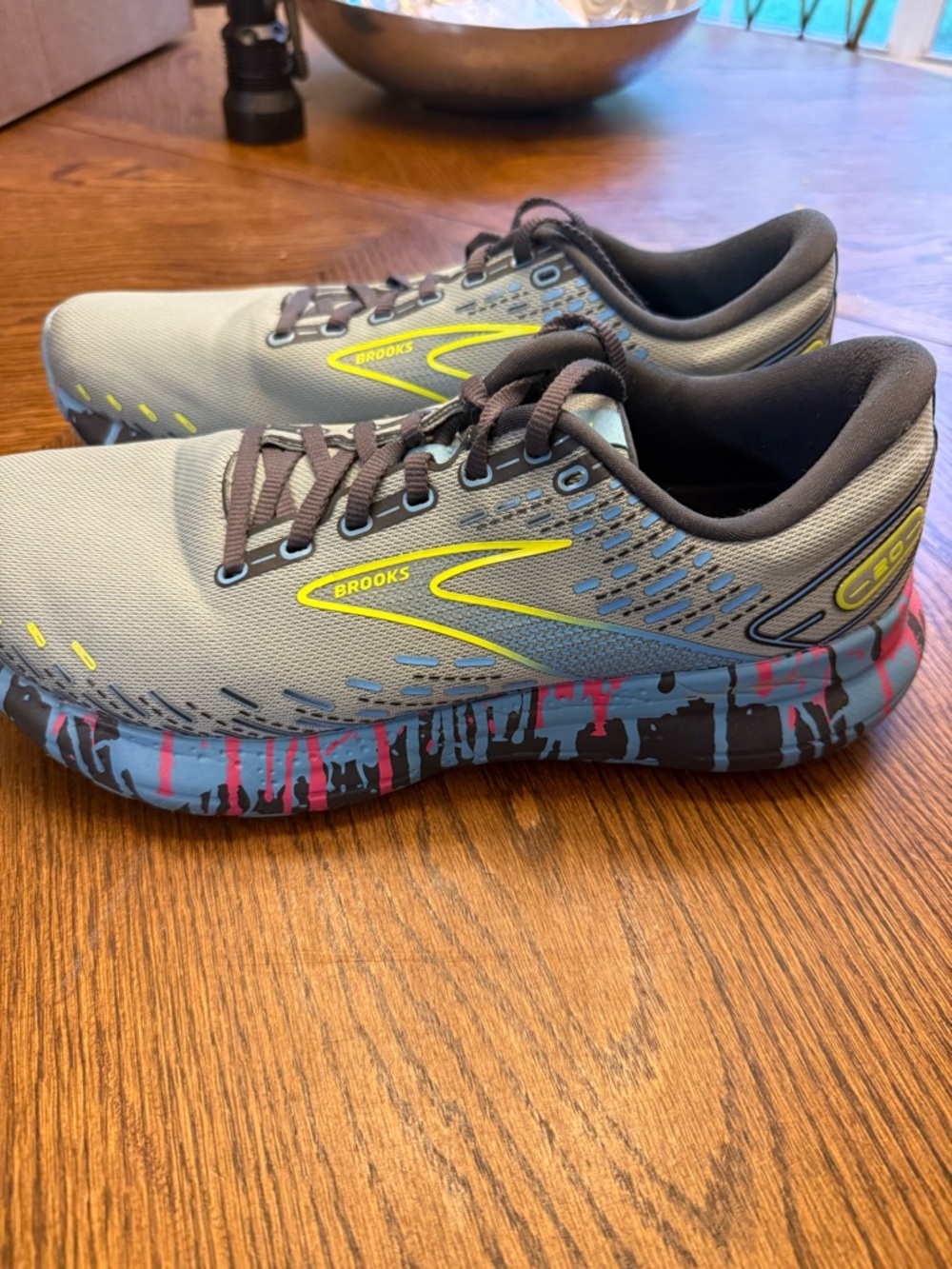 Men’s Brooks Gray Running Shoes with Neon Yellow Accents and Multicolor Midsole - Picture 3 of 5